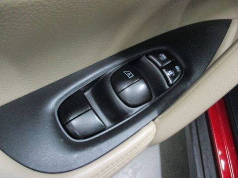 Used 2020 Nissan Rogue SL w/ Premium Package image 19