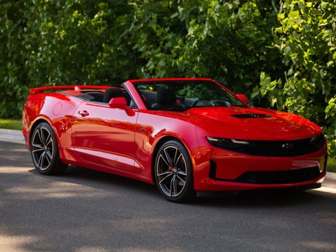 Used 2020 Chevrolet Camaro LT w/ Technology Package RWD image 19
