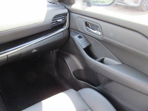 Certified 2024 Nissan Rogue SL FWD image 21