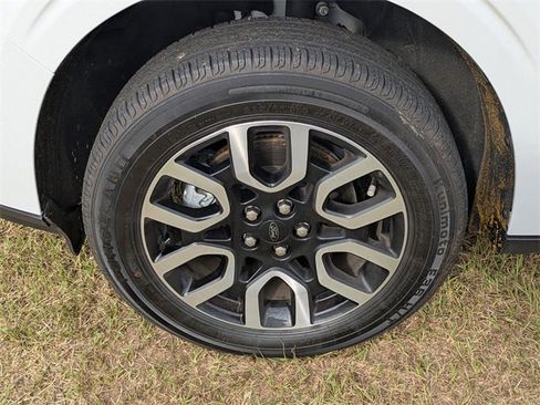 Used 2024 Ford Maverick Lariat image 9