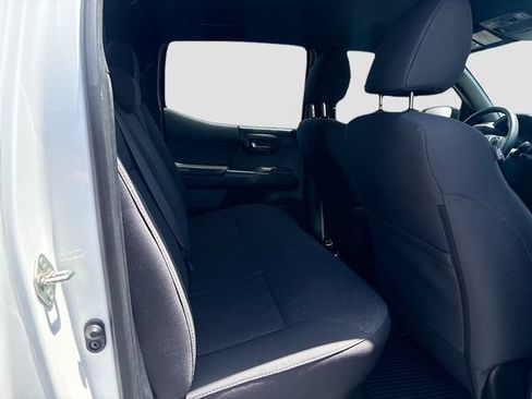 Used 2017 Toyota Tacoma TRD Sport AWD/4WD image 20