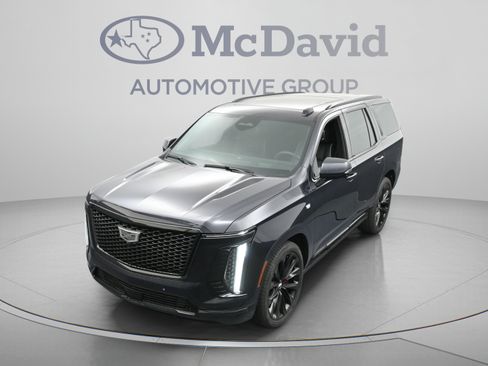 Used 2026 Cadillac Escalade Platinum Sport w/ LPO, ONYX Package AWD/4WD image 34