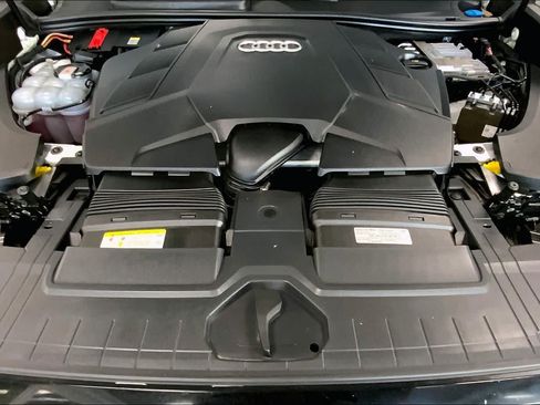 Used 2021 Audi Q8 Premium Plus w/ Premium Plus Package AWD/4WD image 9