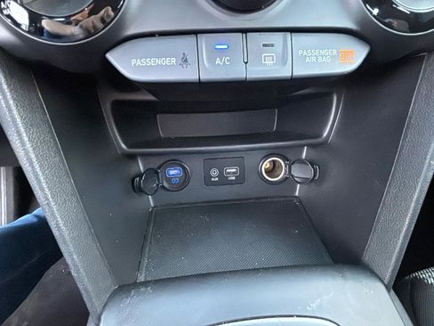 Used 2021 Hyundai Kona SE image 17