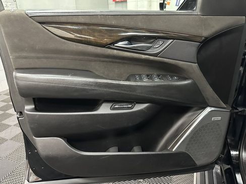 Used 2017 Cadillac Escalade Platinum AWD/4WD image 16