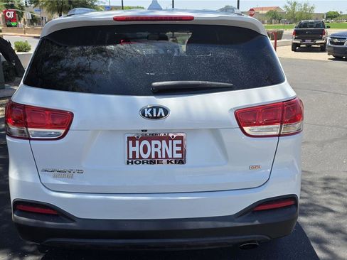 Used 2018 Kia Sorento FWD image 6