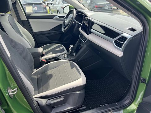 Used 2025 Volkswagen Taos SE w/ Panoramic Sunroof Package image 30