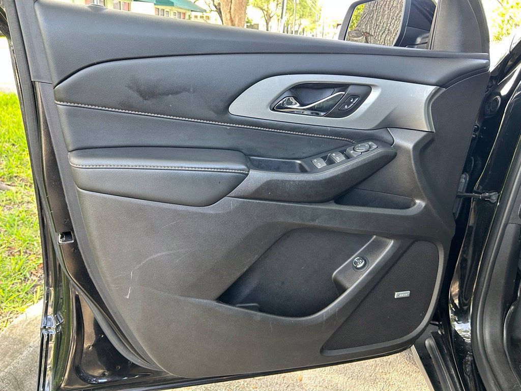 Used 2021 Chevrolet Traverse RS FWD image 29