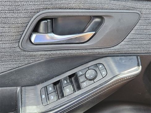 Used 2023 Nissan Rogue SV image 29