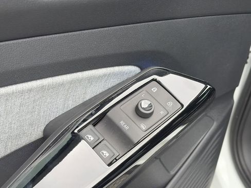 Used 2023 Volkswagen ID.4 Pro image 14