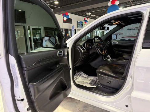 Used 2019 Jeep Grand Cherokee Altitude AWD/4WD image 25