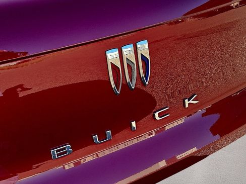 Used 2025 Buick Envista Sport Touring w/ Convenience II Package FWD image 13