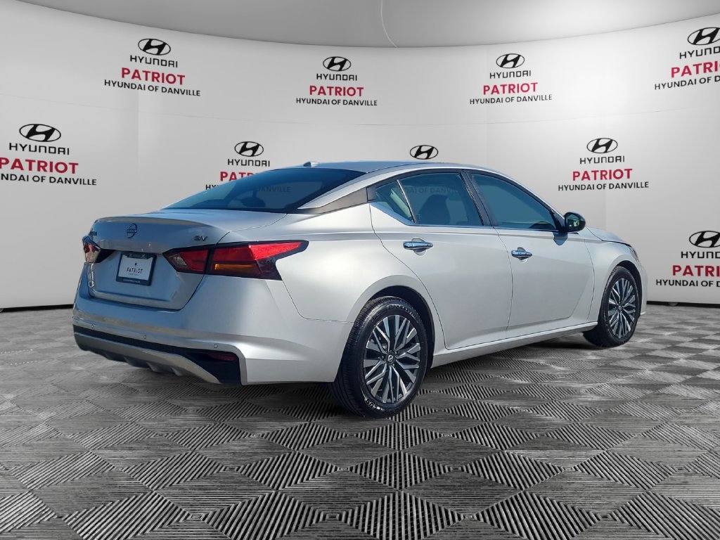Used 2024 Nissan Altima 2.5 SV FWD image 3