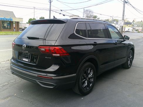 Used 2022 Volkswagen Tiguan SE AWD/4WD image 5