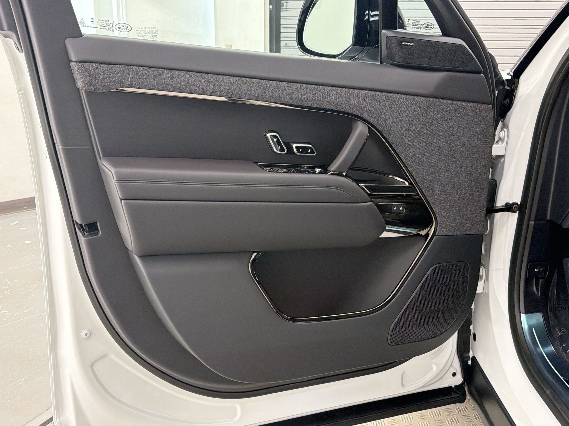 New 2026 Land Rover Range Rover Sport SE AWD/4WD image 13