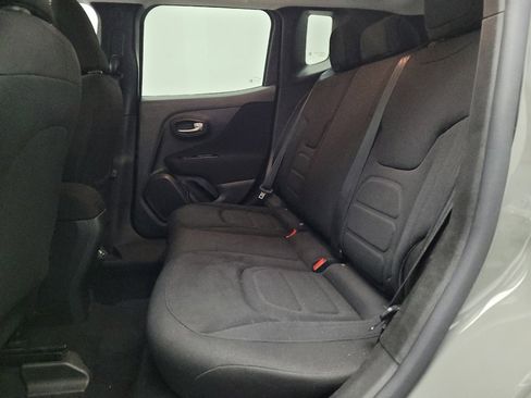 Used 2021 Jeep Renegade Latitude image 18