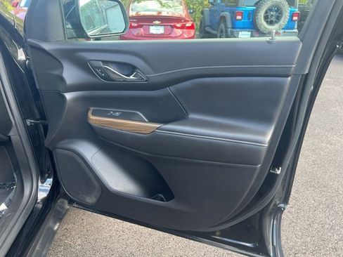 Used 2023 GMC Acadia SLE w/ Driver Convenience Package image 13