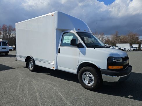 New 2024 Chevrolet Express 3500 w/ Power Convenience Package image 6