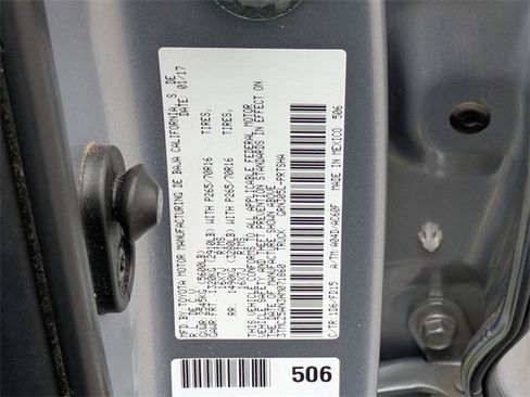 Used 2017 Toyota Tacoma TRD Off-Road image 25