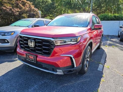 Used 2024 Honda Pilot Touring image 2