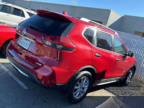 Used 2017 Nissan Rogue SV w/ HEV Premium Package FWD image 9