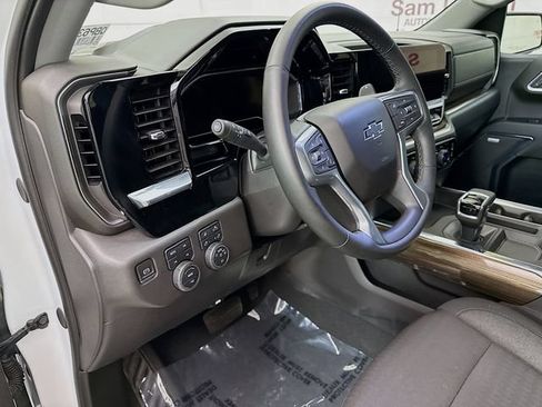 Used 2024 Chevrolet Silverado 1500 LT Trail Boss w/ Convenience Package II AWD/4WD image 11