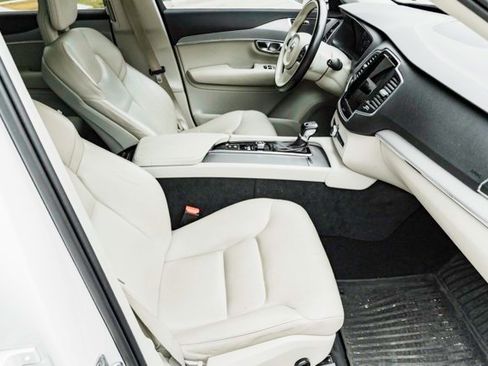 Used 2021 Volvo XC90 T5 Momentum w/ Climate Package image 26