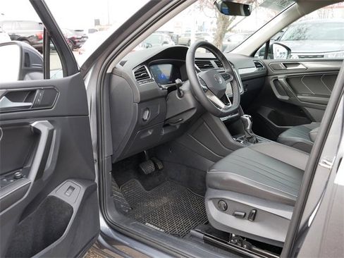 Certified 2024 Volkswagen Tiguan SE image 12