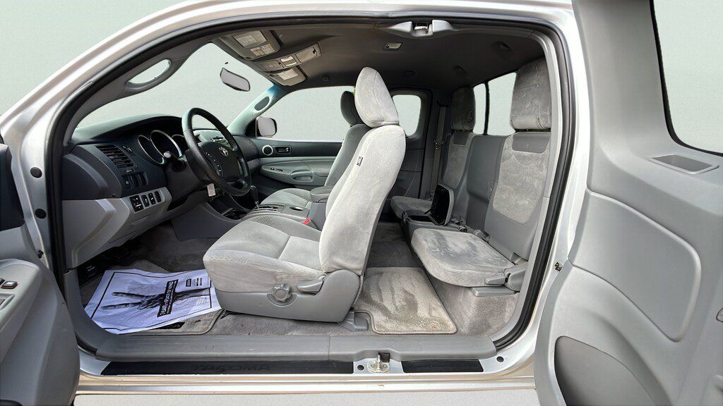 Used 2011 Toyota Tacoma PreRunner w/ SR5 Pkg #2 RWD image 17