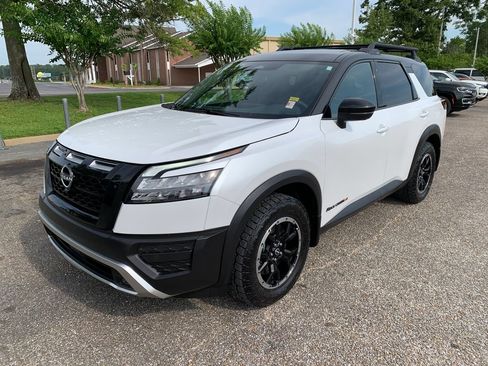 Used 2025 Nissan Pathfinder Rock Creek AWD/4WD image 4