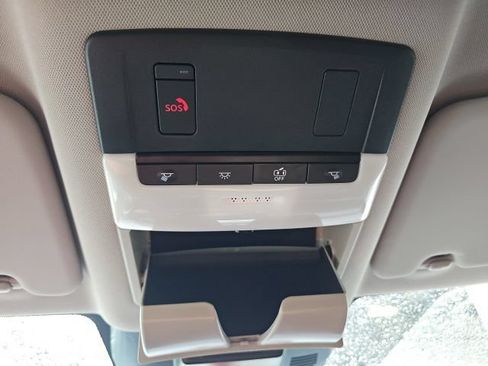 Used 2025 Nissan Rogue SV FWD image 40