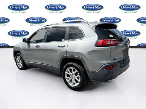 Used 2017 Jeep Cherokee Latitude w/ Cold Weather Group AWD/4WD image 5