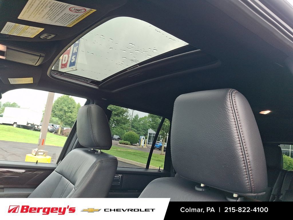 Used 2017 Lincoln Navigator Reserve AWD/4WD image 19