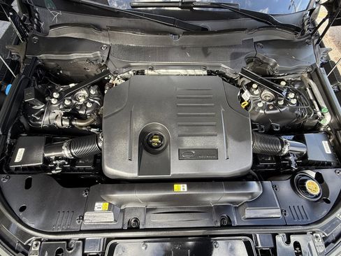 Used 2020 Land Rover Range Rover Sport HSE image 32