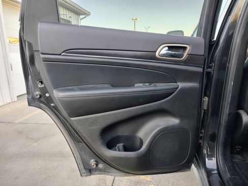 Used 2015 Jeep Grand Cherokee Limited image 12