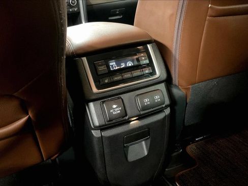 Used 2019 Subaru Ascent Touring w/ Popular Package #3 AWD/4WD image 31