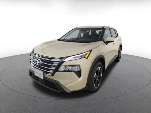 Used 2025 Nissan Rogue SV AWD/4WD image 3