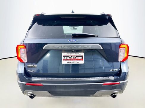 Used 2022 Ford Explorer XLT w/ Equipment Group 202A image 6