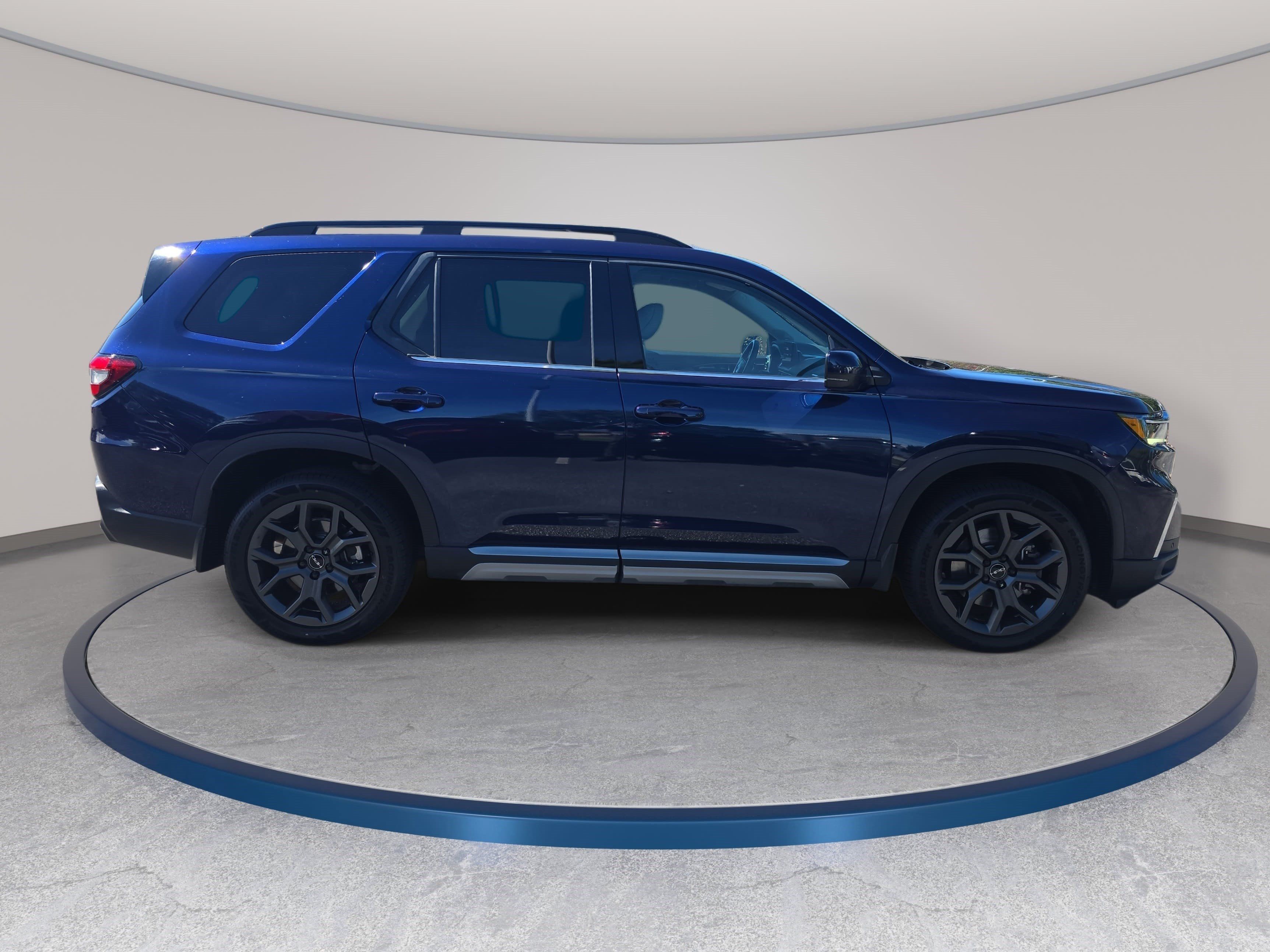 Used 2024 Honda Pilot Touring image 4