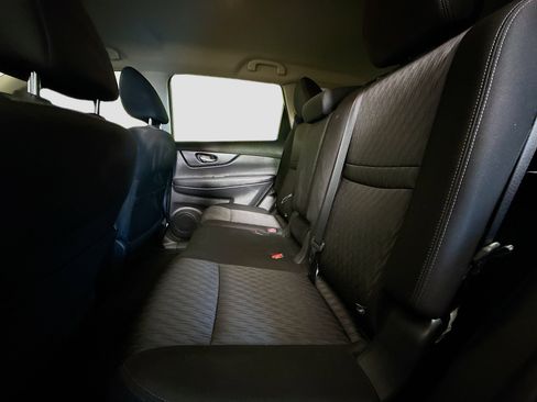 Used 2019 Nissan Rogue SV image 25