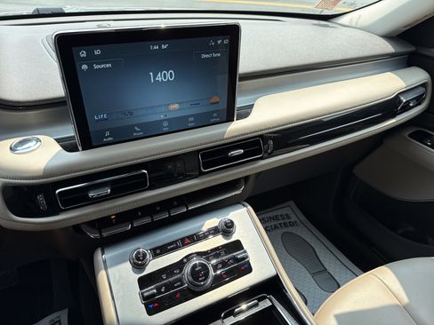 Used 2022 Lincoln Aviator AWD w/ Premium Package image 23