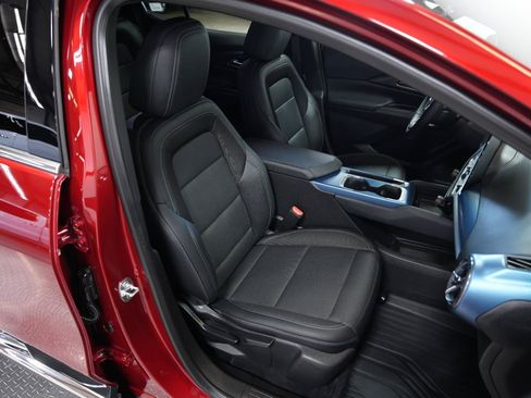Used 2024 Chevrolet Equinox EV LT FWD image 17