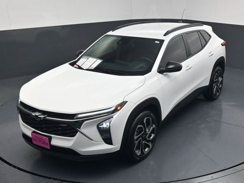 Used 2025 Chevrolet Trax RS FWD image 16