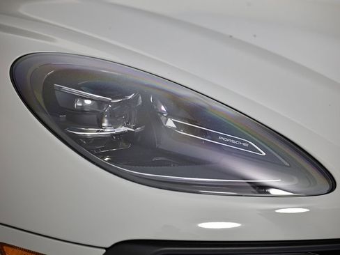 New 2026 Porsche Macan S image 18
