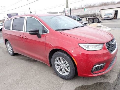 New 2026 Chrysler Pacifica Select image 9