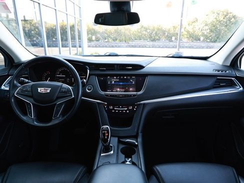 Used 2018 Cadillac XT5 Premium Luxury FWD image 36