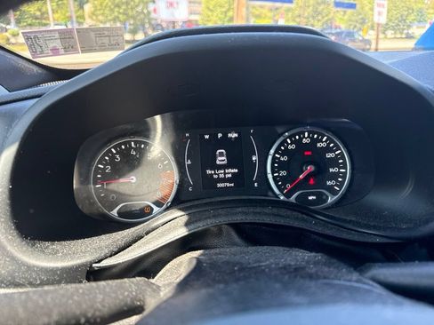Used 2020 Jeep Renegade Altitude AWD/4WD image 6