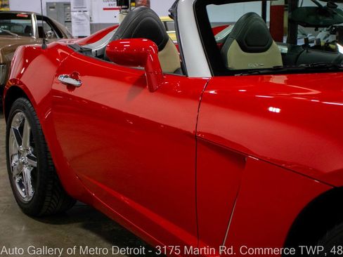 Used 2009 Saturn Sky Red Line RWD image 25