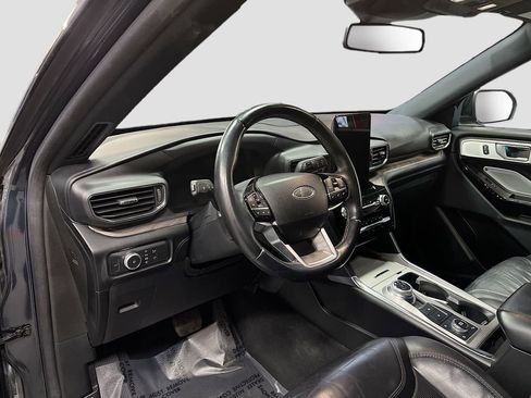 Used 2022 Ford Explorer Platinum w/ Equipment Group 601A image 9
