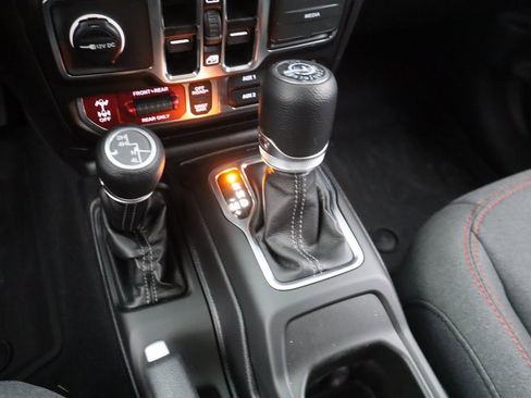 New 2025 Jeep Wrangler Unlimited Rubicon w/ Steel Bumper Group image 9